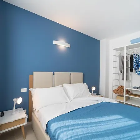 Stylish Torre Bianca 2 Bedroom Sleeps 6 Lignano Sabbiadoro