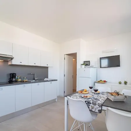 Stylish Torre Bianca 2 Bedroom Sleeps 6 * Lignano Sabbiadoro