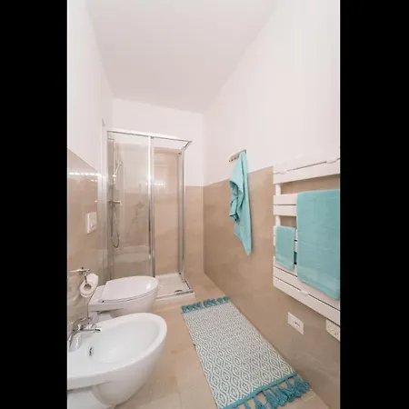 Stylish Torre Bianca 2 Bedroom Sleeps 6 *