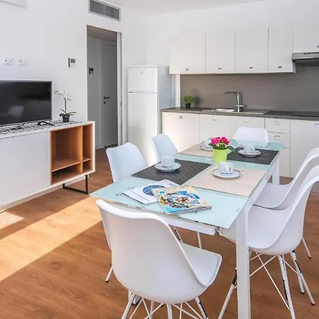 Stylish Torre Bianca 2 Bedroom Sleeps 6 Apartmán Lignano Sabbiadoro