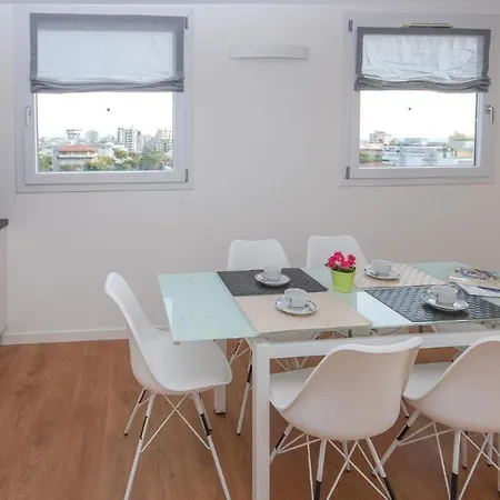 Appartement Stylish Torre Bianca 2 Bedroom Sleeps 6 *